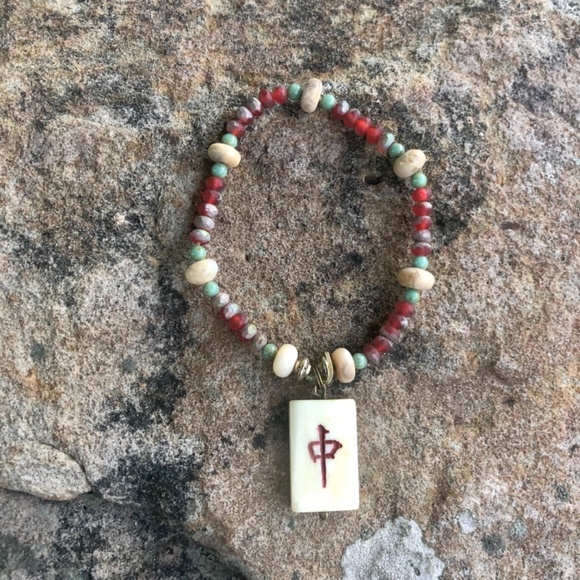 Beaded bracelet with Ivory Colored Chinese Symbol Charm - Picture 6 of 7